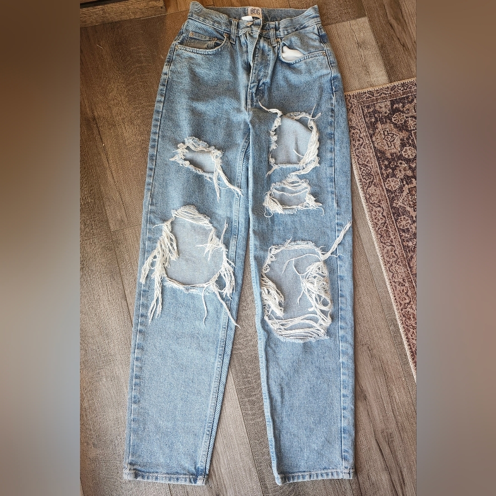 Women's BDG Light Blue Distressed Boyfriend Jeans Urban Outfitters Size 24